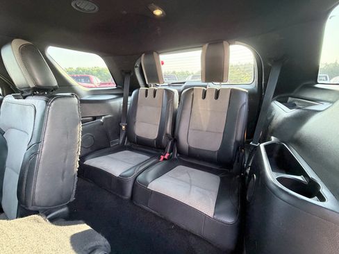 Used 2017 Ford Explorer XLT w/ Equipment Group 202A FWD image 28