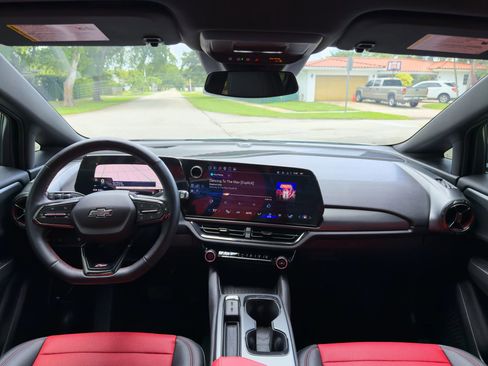 Used 2025 Chevrolet Equinox EV RS FWD image 31
