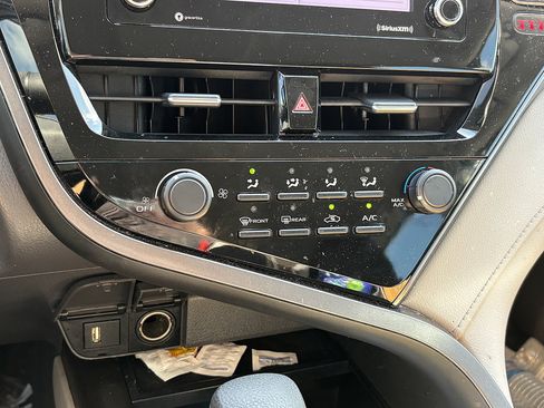 Used 2021 Toyota Camry LE FWD image 10