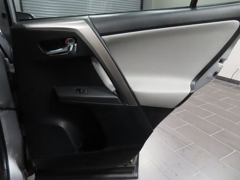 Used 2018 Toyota RAV4 XLE FWD image 12