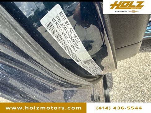 Used 2024 Chrysler Pacifica Touring-L w/ S Appearance Package FWD image 33