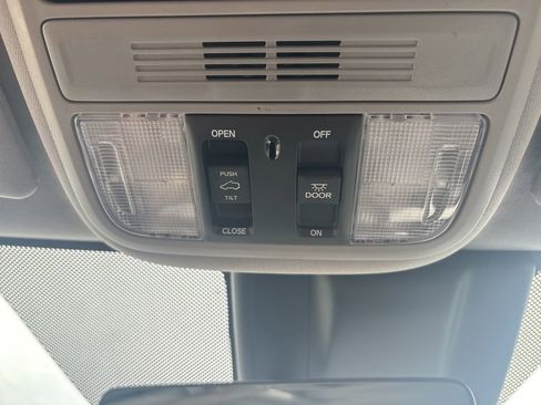 Used 2018 Honda Odyssey EX-L image 24