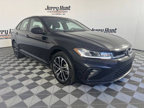 Used 2025 Volkswagen Jetta Sport FWD image 6