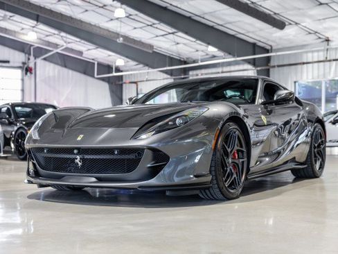 Used 2019 Ferrari 812 Superfast image 2