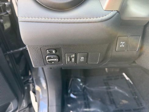 Used 2015 Toyota RAV4 XLE image 17