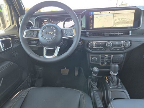 New 2026 Jeep Wrangler Unlimited Sahara AWD/4WD image 15