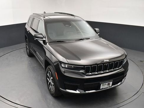 Used 2025 Jeep Grand Cherokee L Limited w/ Luxury Tech Group II AWD/4WD image 13