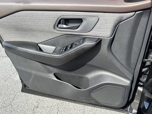 Used 2021 Nissan Rogue S FWD image 12
