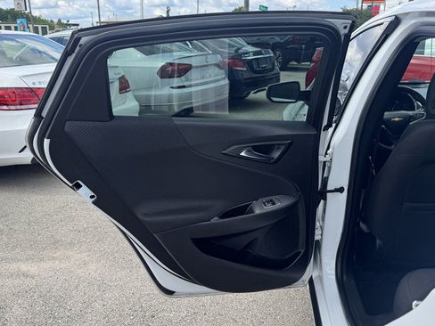 Used 2017 Chevrolet Malibu LT FWD image 21