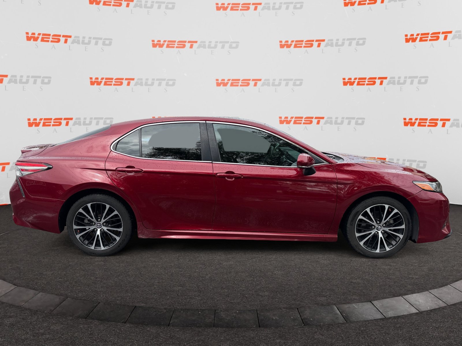 Used 2018 Toyota Camry SE w/ Moonroof Package FWD image 6