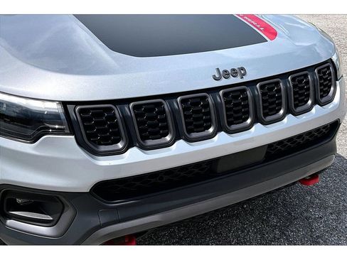 Used 2025 Jeep Compass Trailhawk w/ Trailhawk Elite Group AWD/4WD image 34