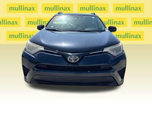 Used 2018 Toyota RAV4 LE FWD image 8
