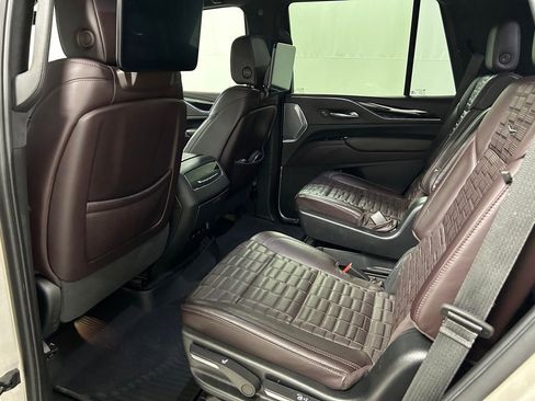 Used 2023 Cadillac Escalade Premium Luxury Platinum AWD/4WD image 15