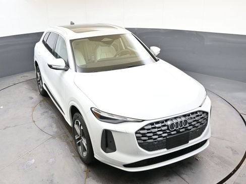 Used 2025 Audi Q5 Premium w/ 19" Wheel Package image 43