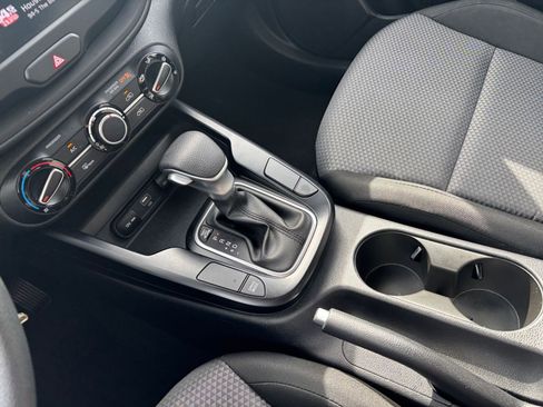 Used 2025 Kia Soul LX w/ LX Technology Package image 39