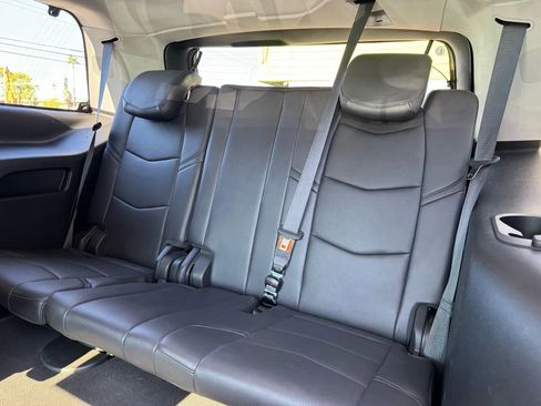 Used 2019 Cadillac Escalade Luxury image 16