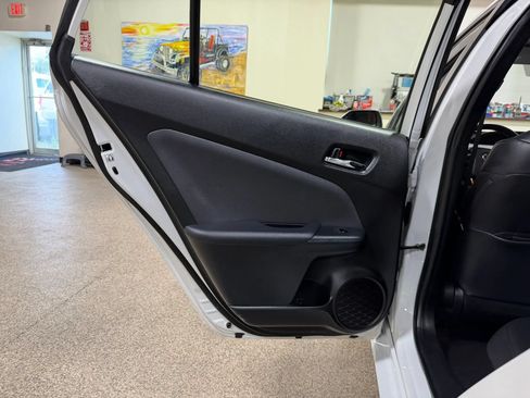 Used 2022 Toyota Prius XLE AWD/4WD image 27