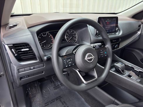 Used 2022 Nissan Rogue SV FWD image 12