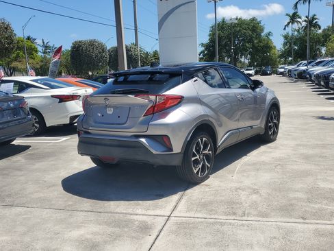 Used 2019 Toyota C-HR Limited FWD image 3