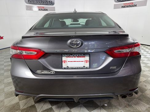 Used 2019 Toyota Camry SE image 4
