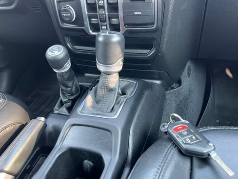 Used 2020 Jeep Wrangler Unlimited Sahara AWD/4WD image 12