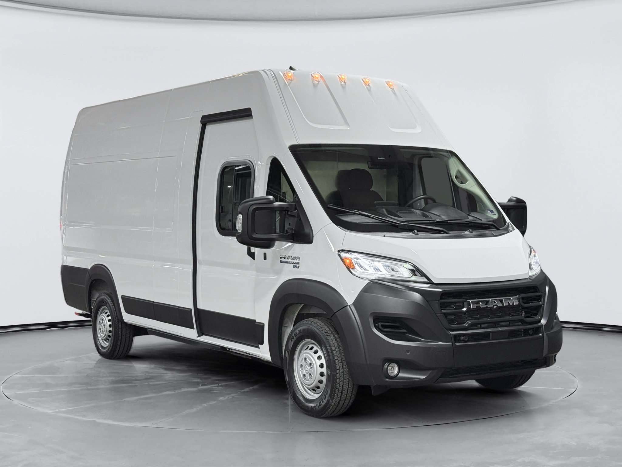 Used 2024 RAM ProMaster 3500 w/ Delivery Van Package FWD image 4