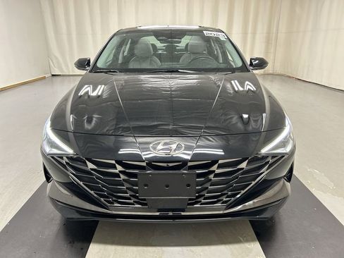 Used 2023 Hyundai Elantra Limited image 3