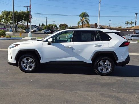 Used 2025 Toyota RAV4 XLE FWD image 12