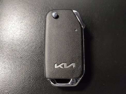 Used 2022 Kia Sorento LX image 32