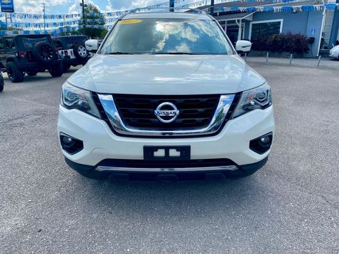 Used 2017 Nissan Pathfinder Platinum w/ Family Entertainment Package AWD/4WD image 2
