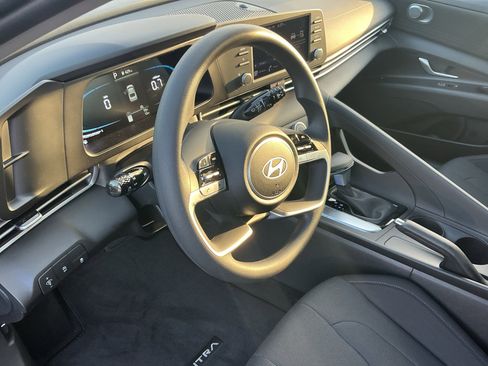 New 2026 Hyundai Elantra SE FWD image 10