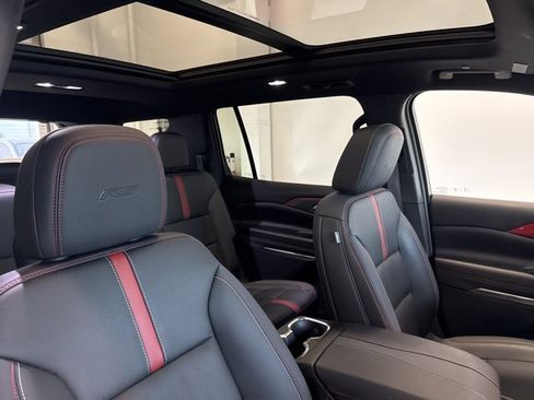 Used 2024 Chevrolet Traverse RS image 38