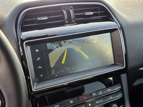 Used 2017 Jaguar F-PACE Prestige image 30