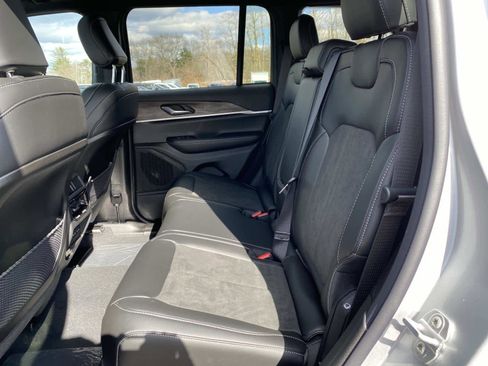 New 2026 Jeep Grand Cherokee Altitude image 7