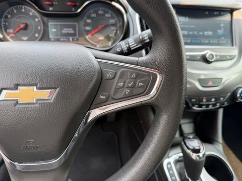 Used 2017 Chevrolet Cruze LT w/ Convenience Package FWD image 19