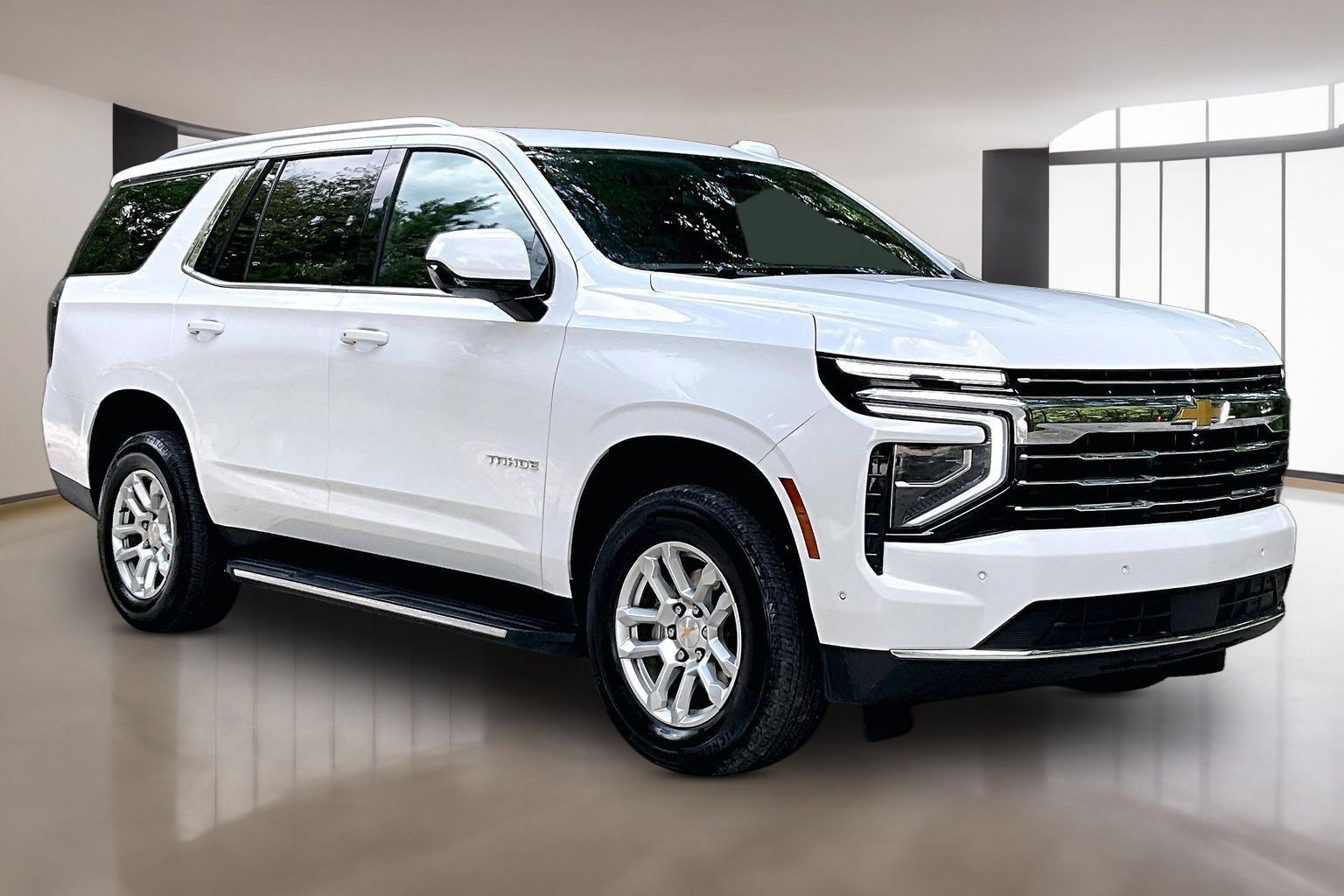 Used 2025 Chevrolet Tahoe LT RWD image 1