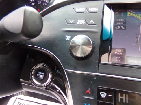 Used 2014 Toyota Avalon Limited image 31