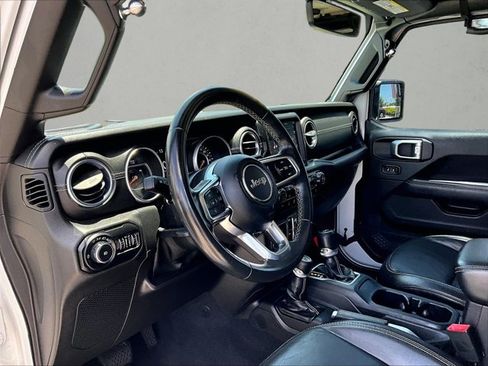 Used 2018 Jeep Wrangler Unlimited Sahara AWD/4WD image 13