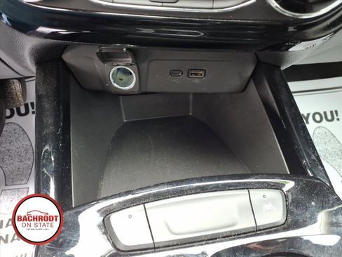 Used 2025 Chevrolet Trax LT FWD image 12