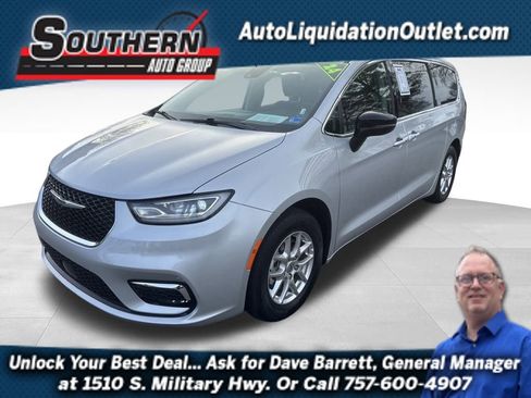 Used 2024 Chrysler Pacifica Touring-L image 1