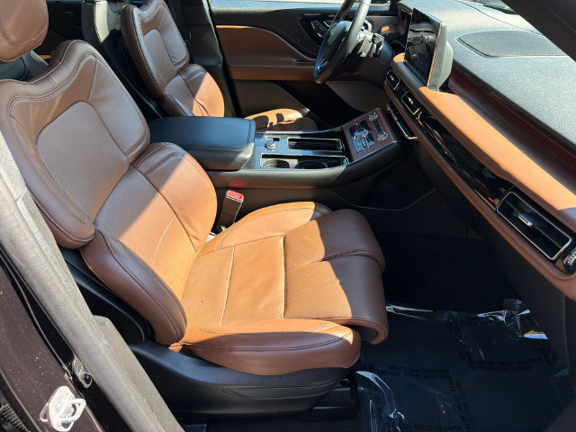 Used 2023 Lincoln Aviator Reserve w/ Equipment Group 201A AWD/4WD image 15