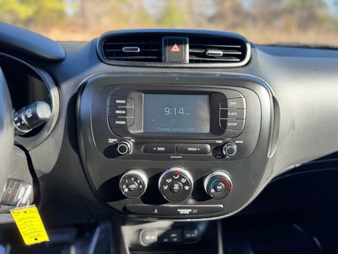 Used 2019 Kia Soul image 17