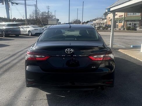 Used 2021 Toyota Camry LE image 5
