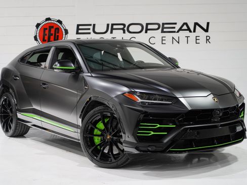 Used 2022 Lamborghini Urus AWD/4WD image 1