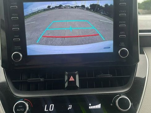 Used 2020 Toyota Corolla LE FWD image 28