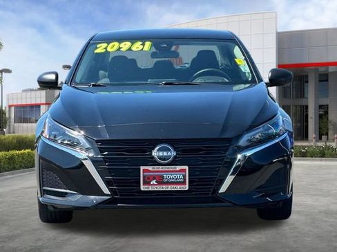 Used 2025 Nissan Altima 2.5 SV AWD/4WD image 10