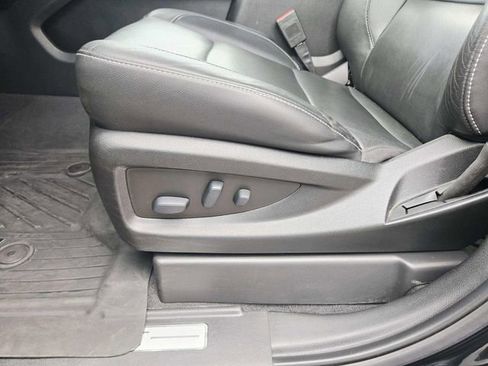 Used 2020 Chevrolet Suburban Premier w/ Premier 6.2L Value Package image 40