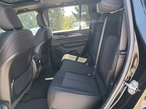 New 2025 Jeep Grand Cherokee Laredo X w/ Luxury Tech Group I AWD/4WD image 12