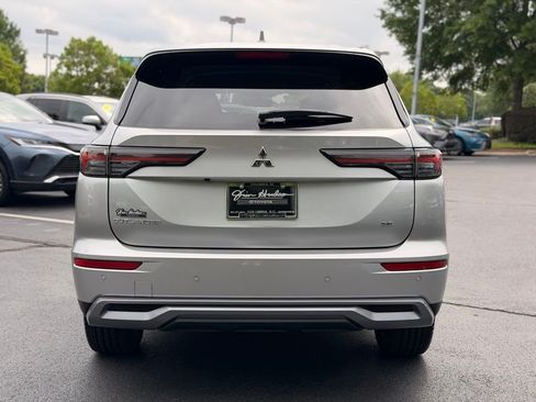 Used 2025 Mitsubishi Outlander SE FWD image 10