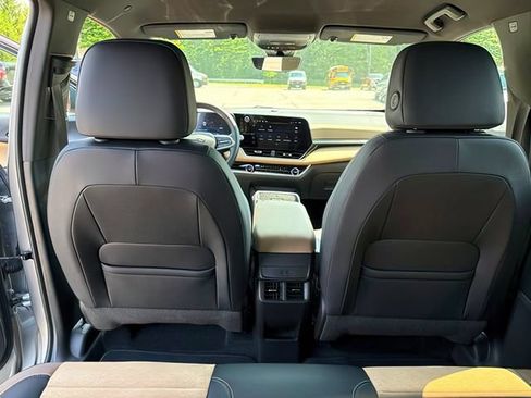 Used 2025 Chevrolet Equinox ACTIV w/ Safety and Technology Package AWD/4WD image 22